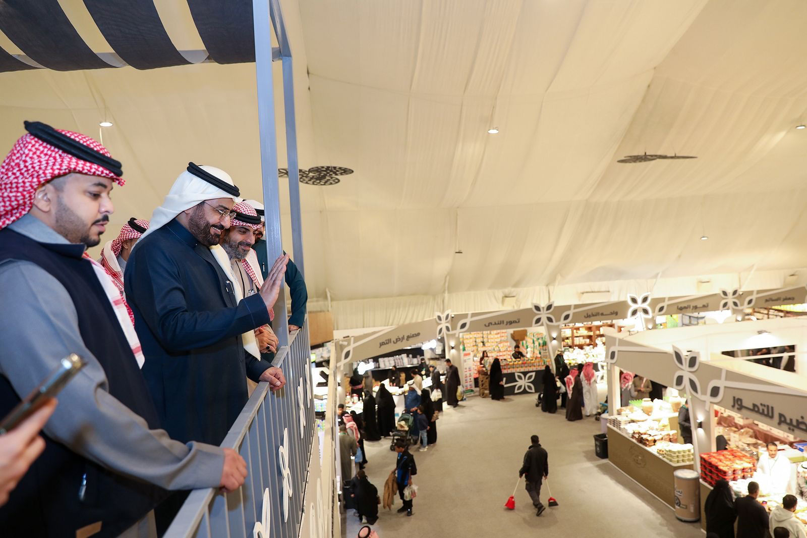 سعادة وكيل محافظة الأحساء يزور مهرجان تمور الأحساء المصنّعة