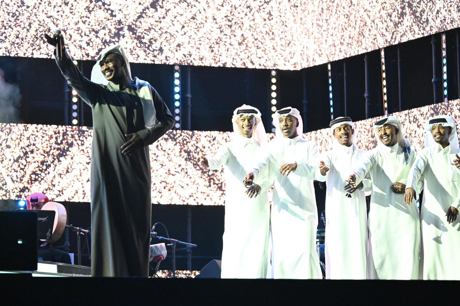 بـ 15 أغنية.. «شبح بيشة» يلهب ليل الدمام في «جوي أرينا»